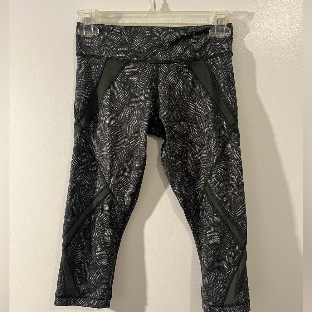 Lululemon Olive Green Leaf Print Cropped Leggings